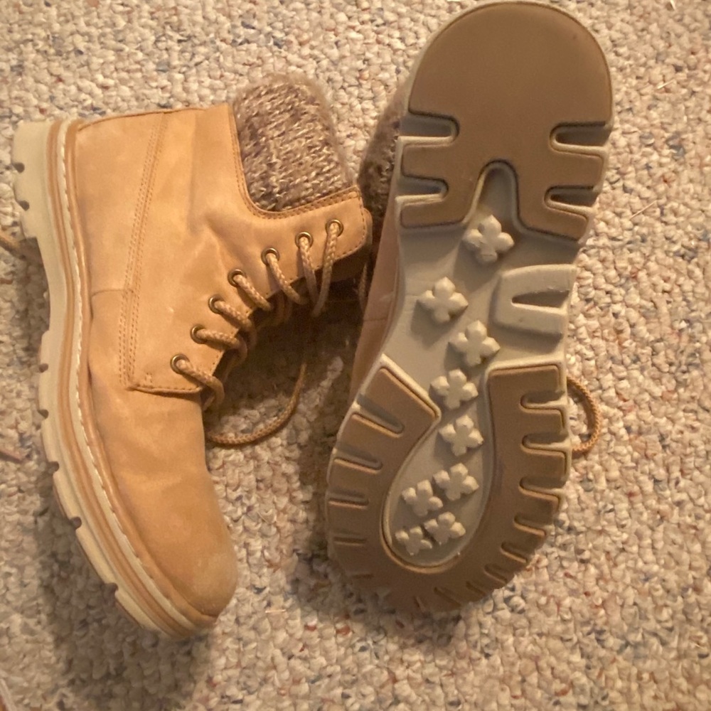 Cliffs hiking boots